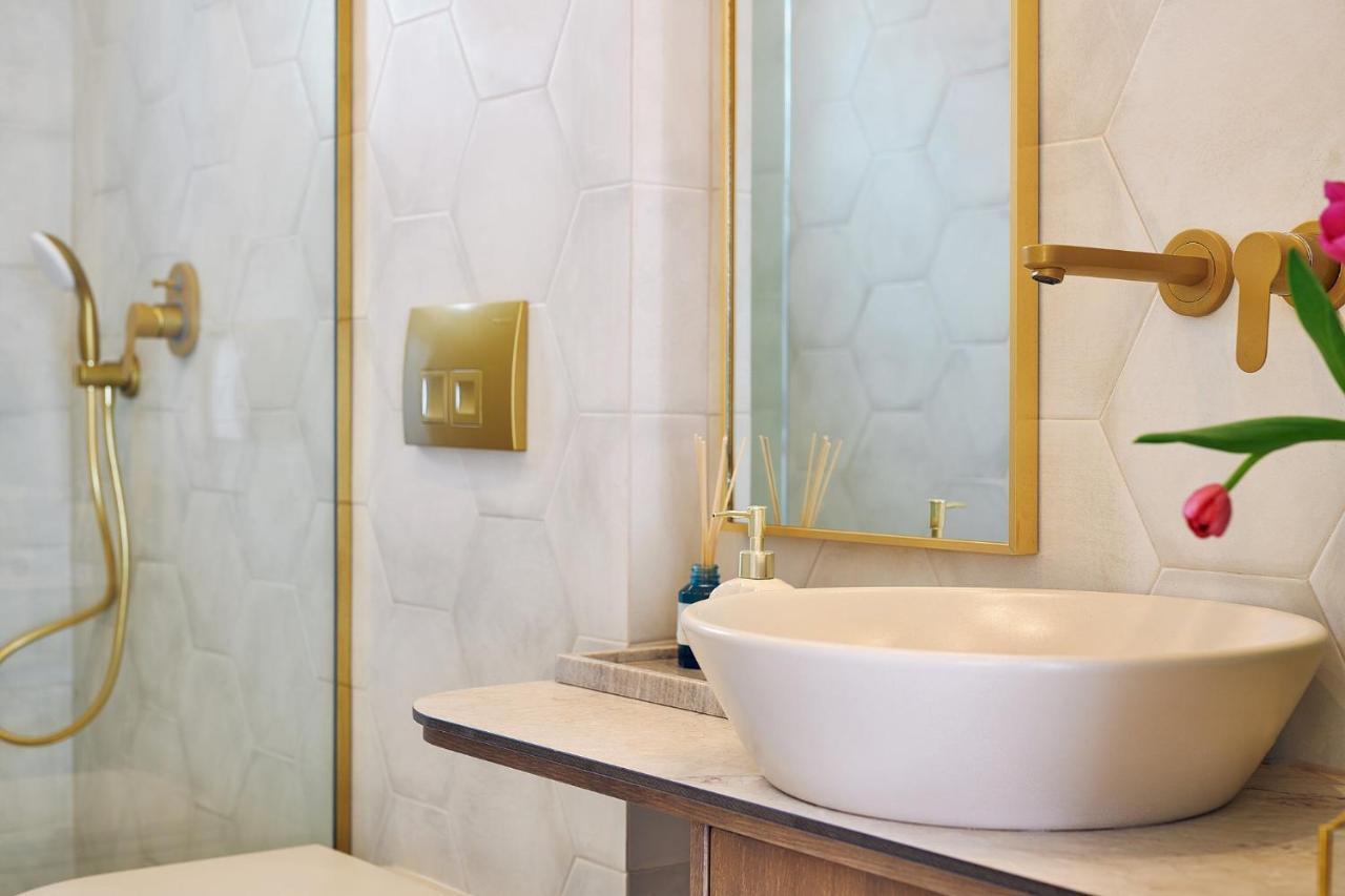 Blush & Crema Apartment